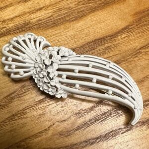 Monet Pin Brooch White Floral MCM